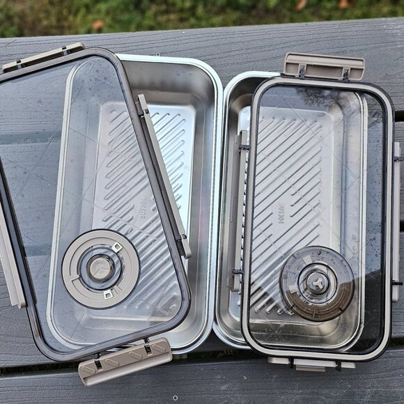 Set of two stainless steel food containers with airtight plastic lids - Picture 7 of 8